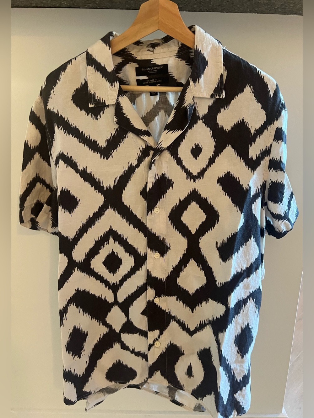 Banana Republic Men’s Black & White Short-Sleeve 100% Linen Shirt
